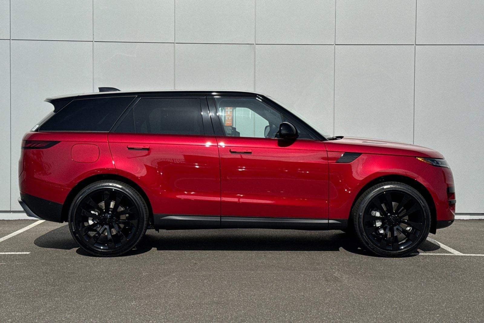 New 2026 Firenze Red Land Rover SE image 6