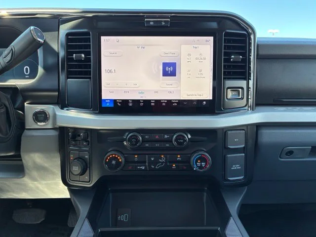 New 2027 Oxford White Ford XLT image 11