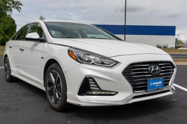 Used 2019 White Hyundai Base image 4