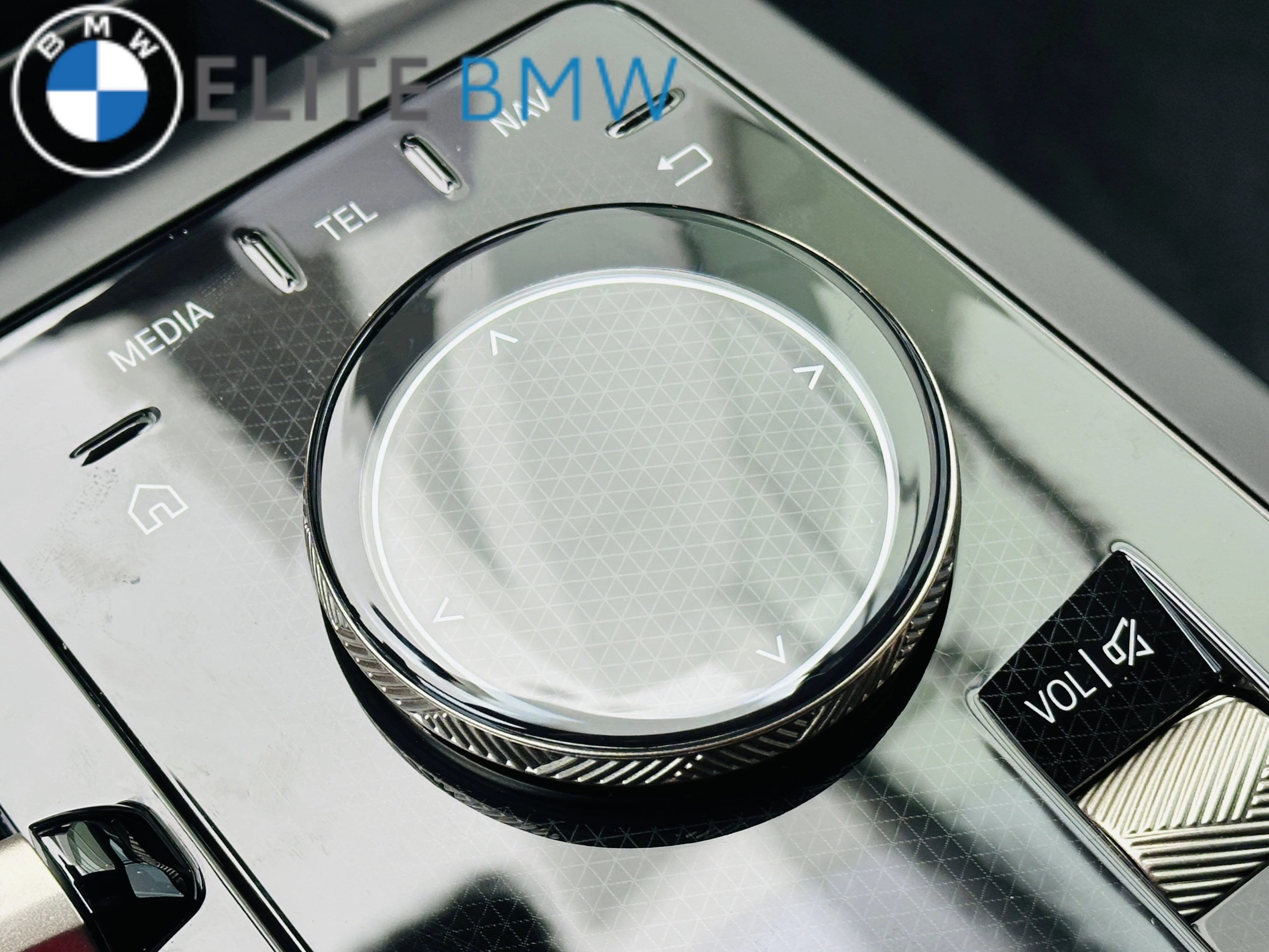 Used 2026 BLACK SAPPHIRE METALLIC BMW XDRIVE60 image 21