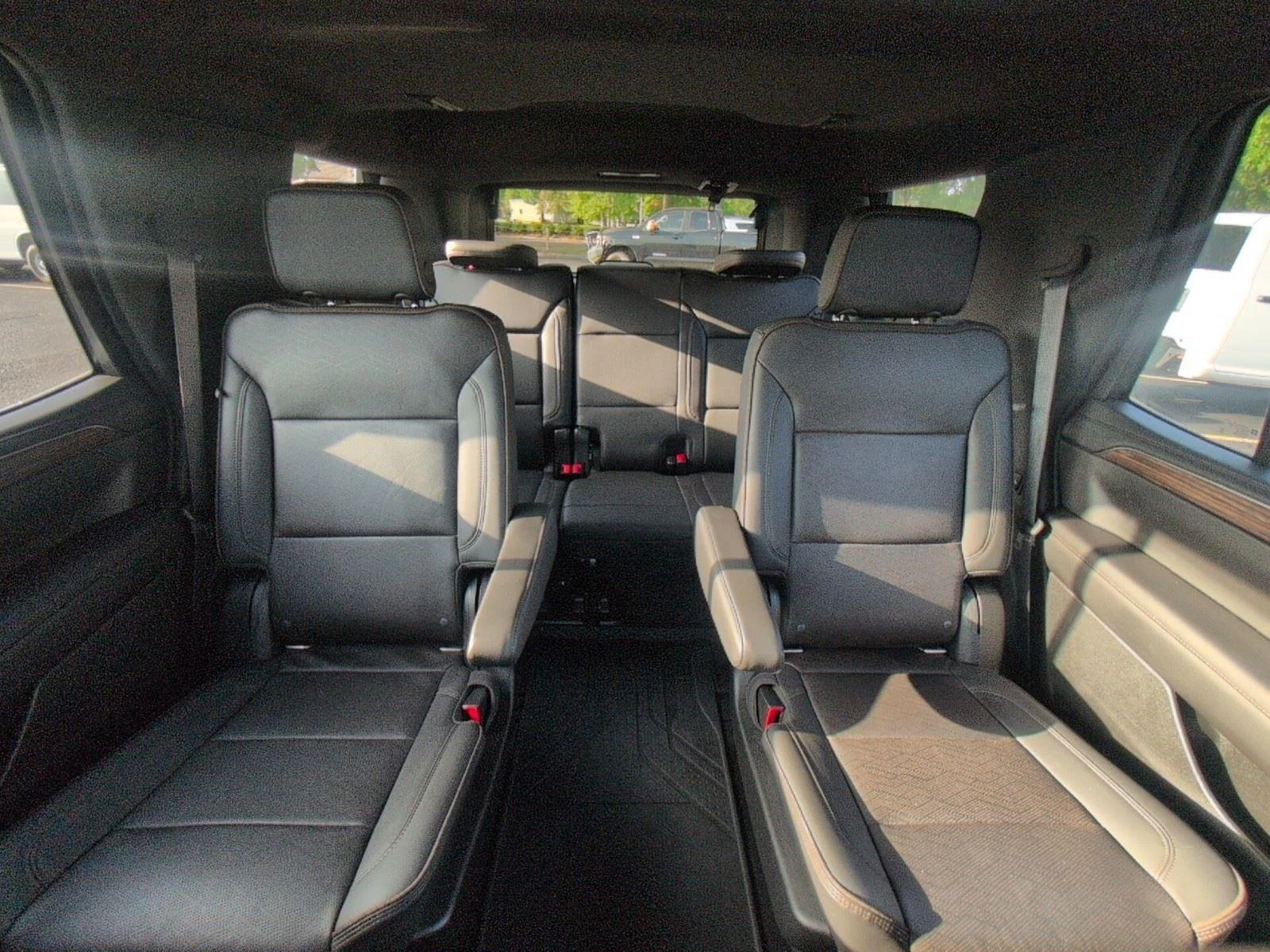Used 2021 IRIDESCENT PEARL TRICOAT Chevrolet High Country image 31