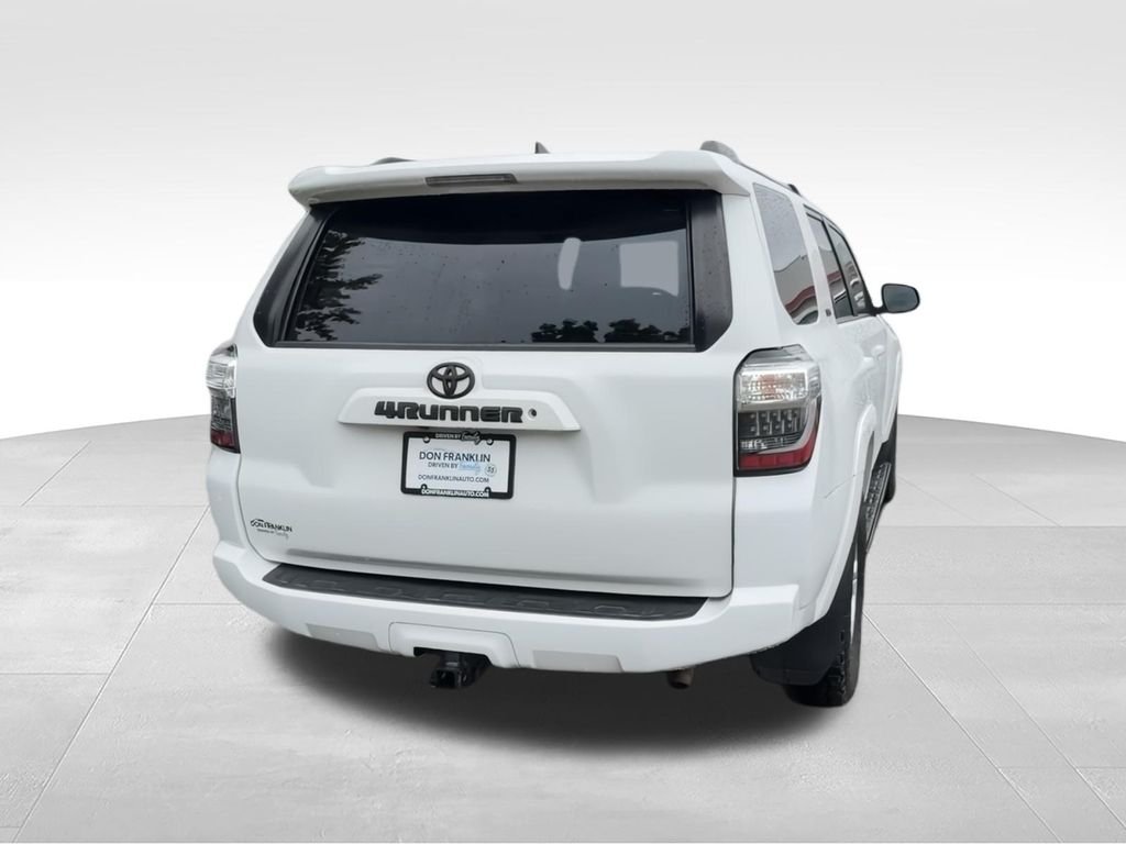 Used 2019 White Toyota SR5 image 8