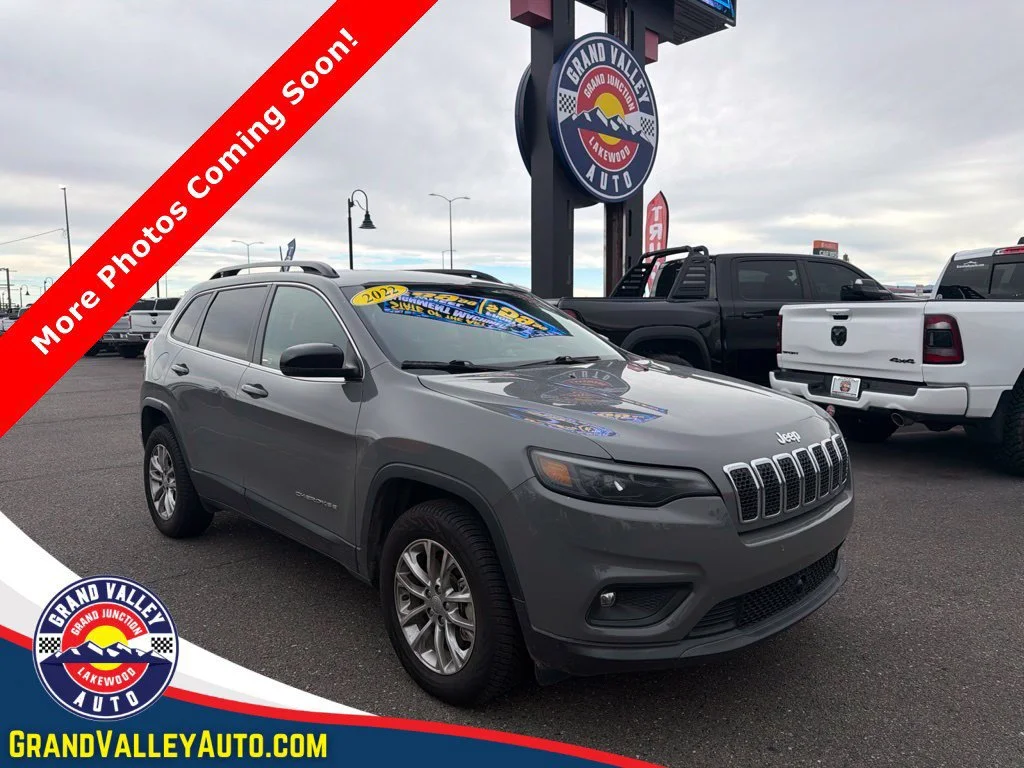 Used 2022 Gray Jeep Latitude Lux image 1