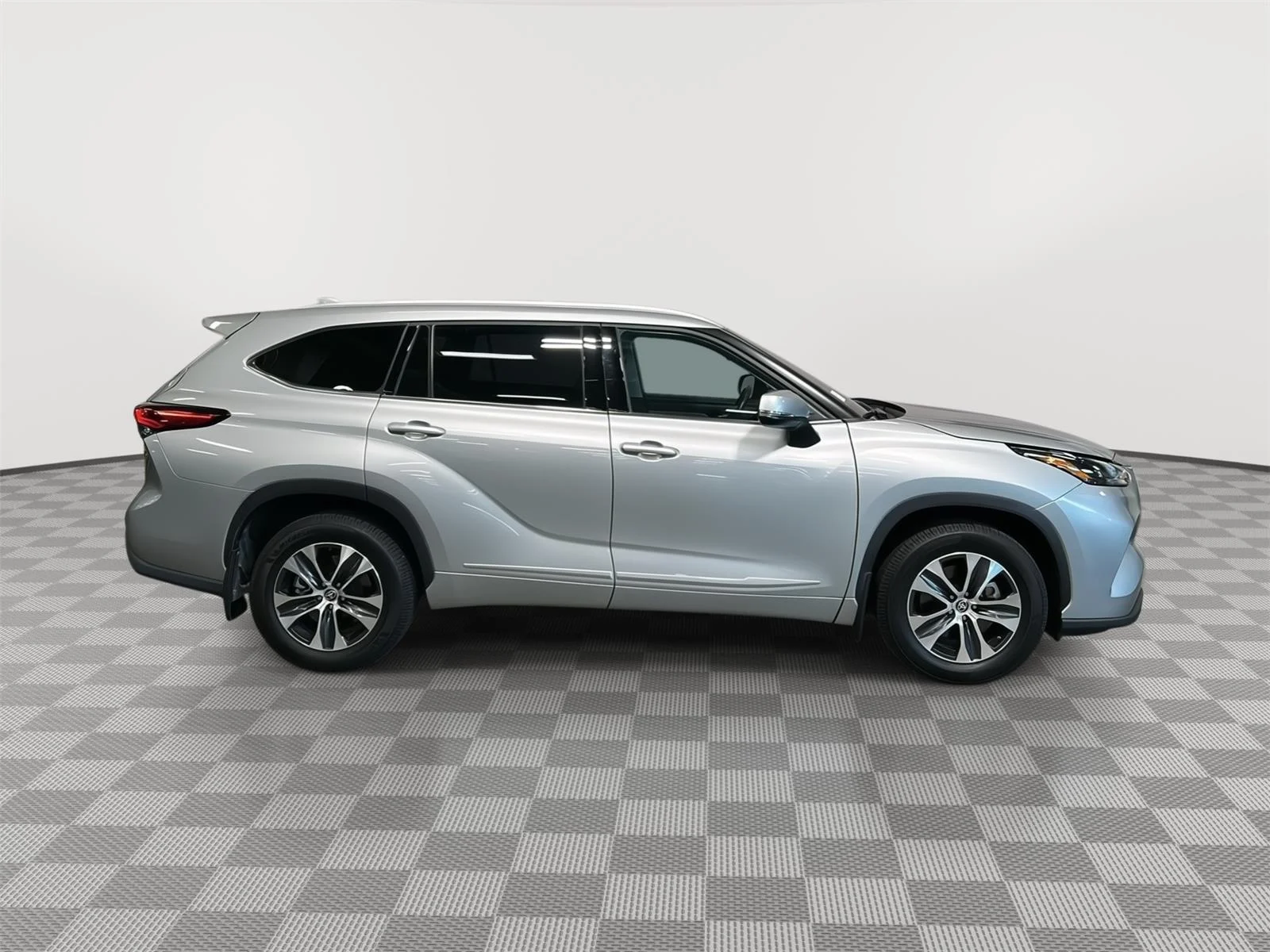 Used 2022 Celestial Silver Metallic Toyota XLE image 2