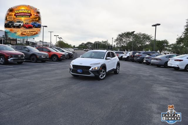 Used 2023 White Hyundai SEL image 1