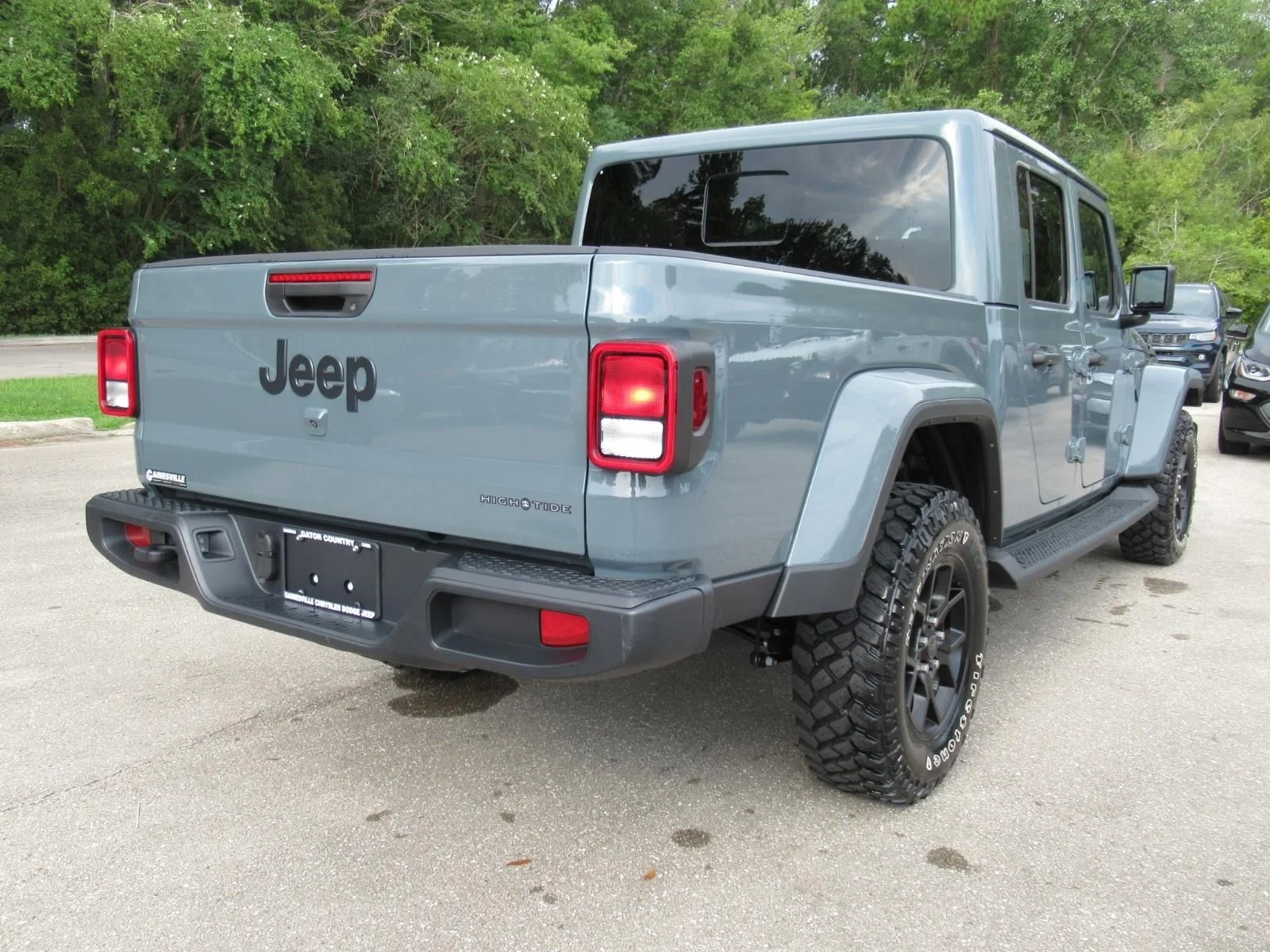 Used 2025 Gray Jeep High Tide image 7