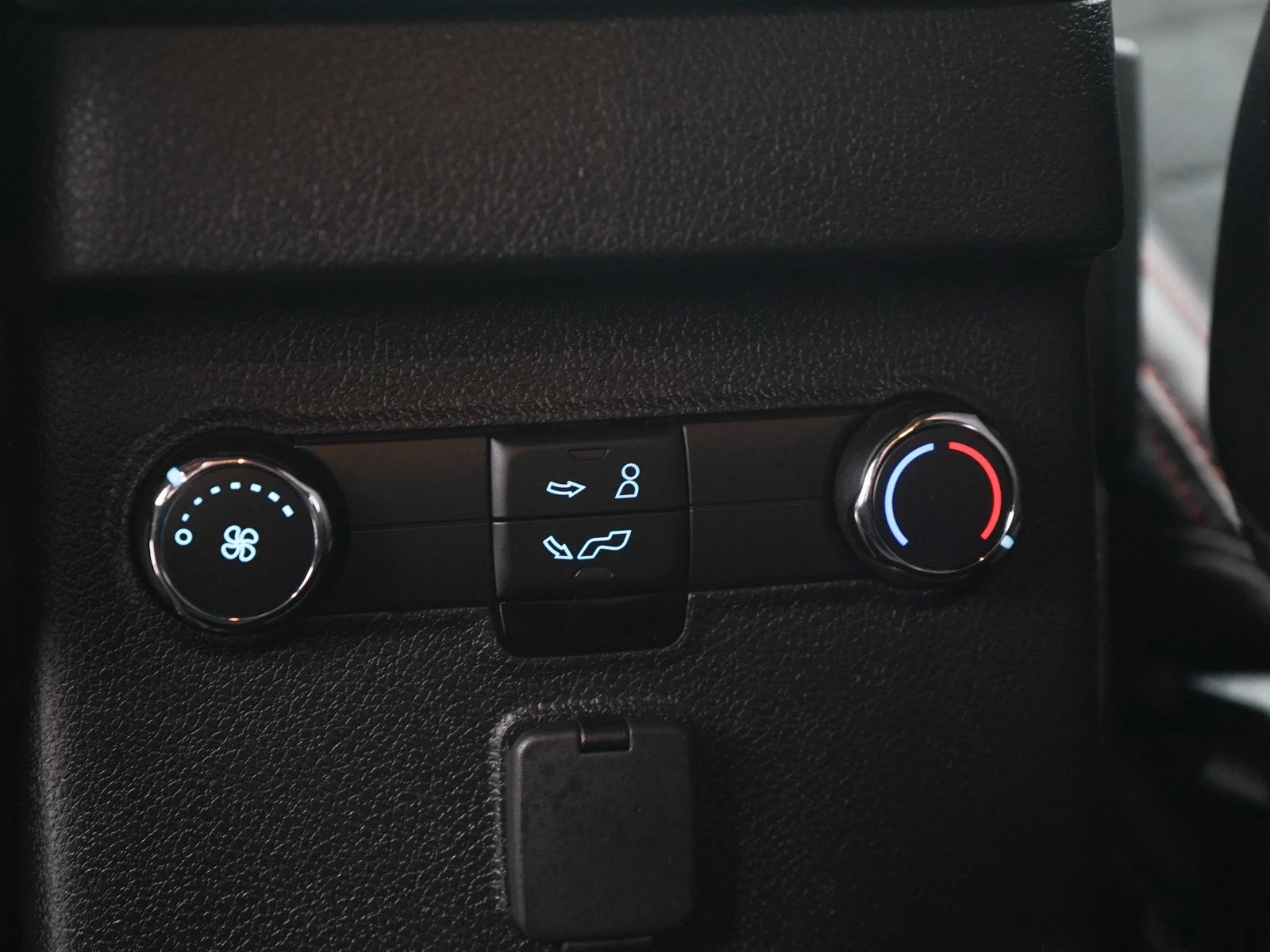 Used 2018 Magnetic Metallic Ford XLT image 19