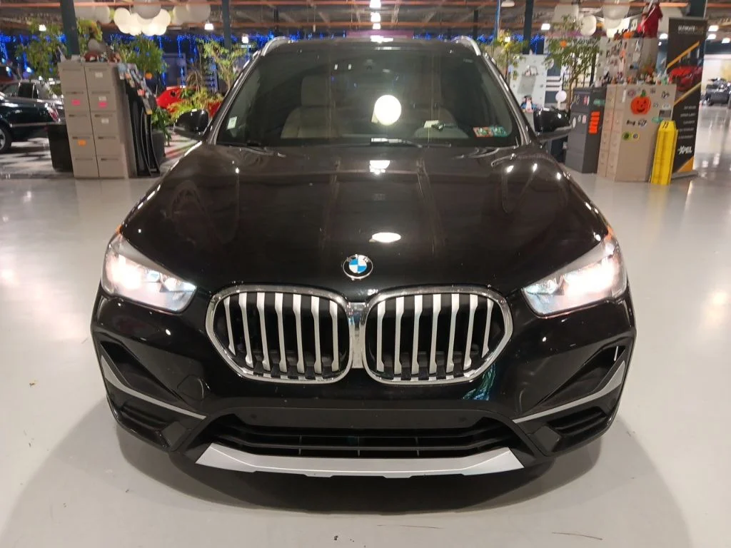 Used 2022 Black BMW xDrive28i image 4
