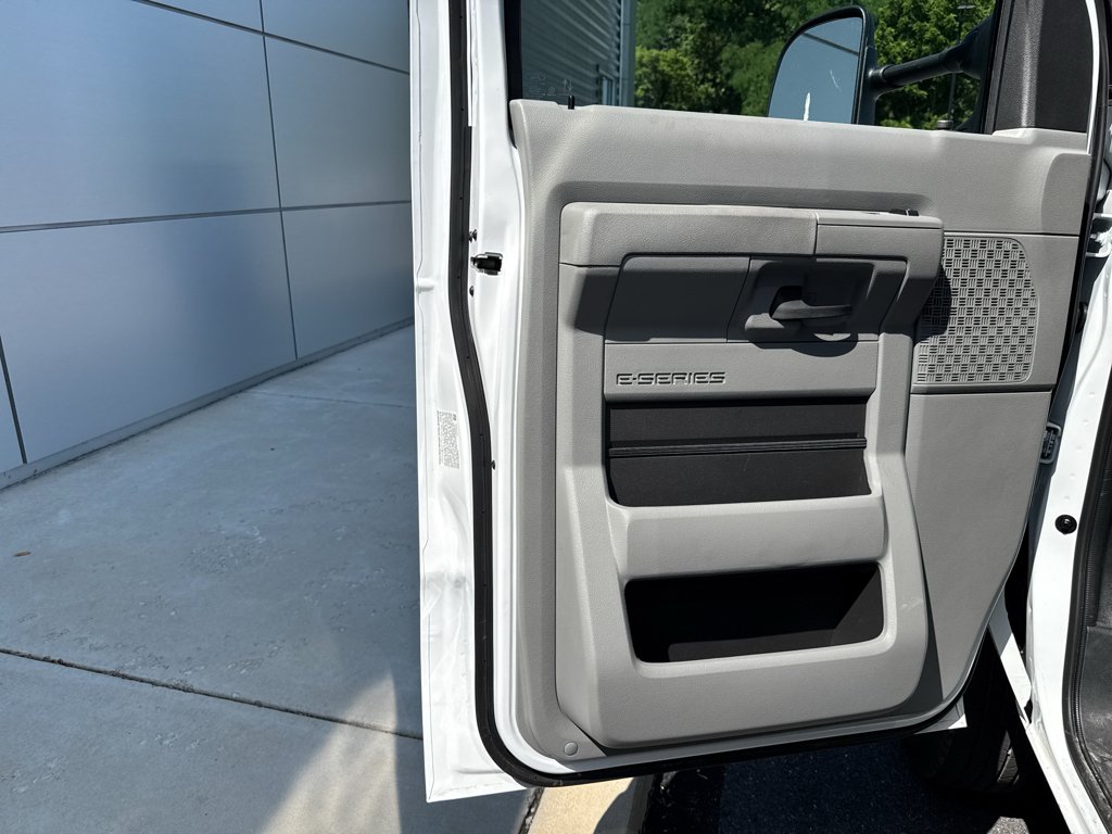 New 2026 Oxford White Ford Base image 25