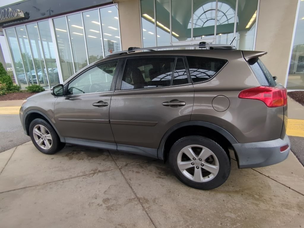 Used 2013 Brown Toyota XLE image 6