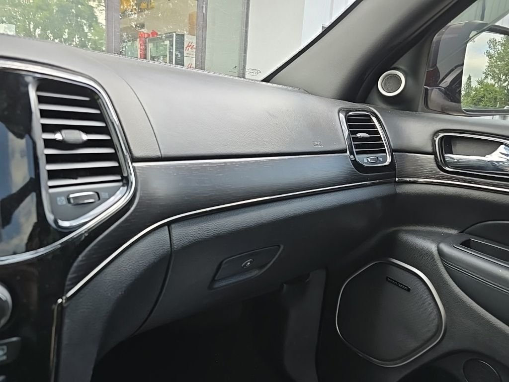 Used 2019 Red Jeep Overland image 24