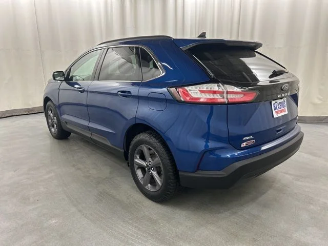 Used 2022 Blue Ford SEL image 4