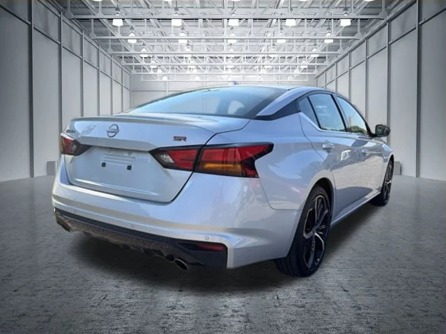 Used 2025 Silver Nissan 2.5 SR image 3