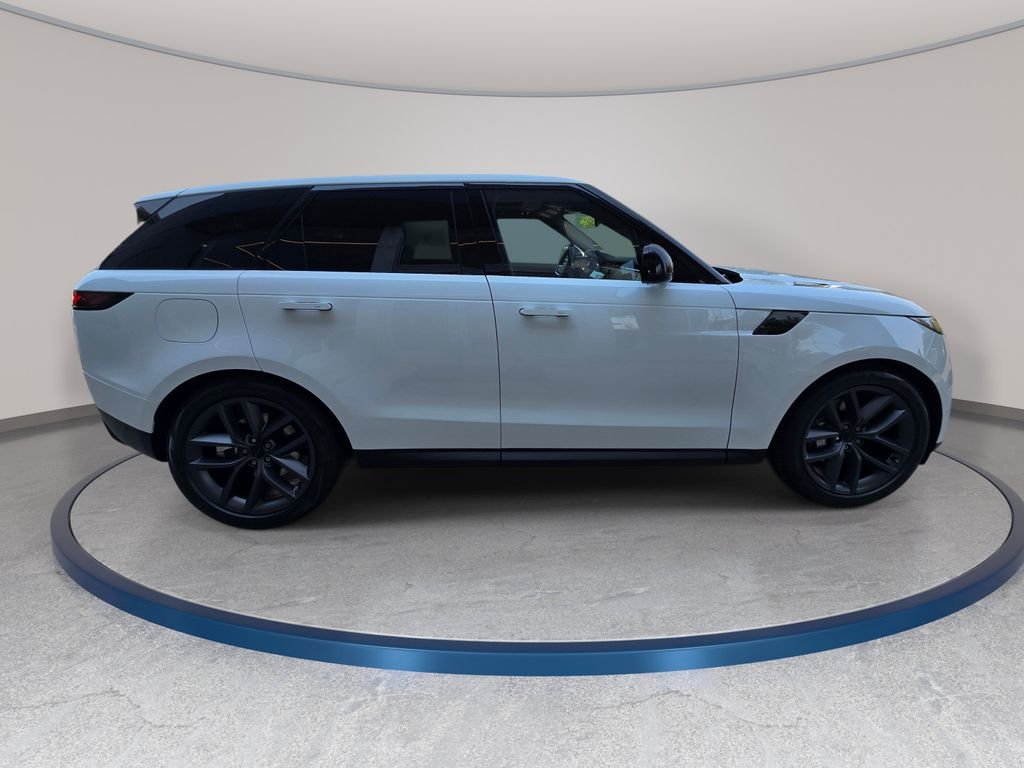 New 2026 Fuji White LAND ROVER SE image 4