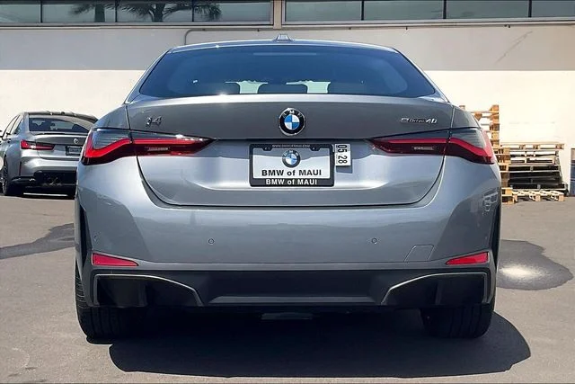 New 2026 Skyscraper Grey Metallic BMW eDrive40 image 4