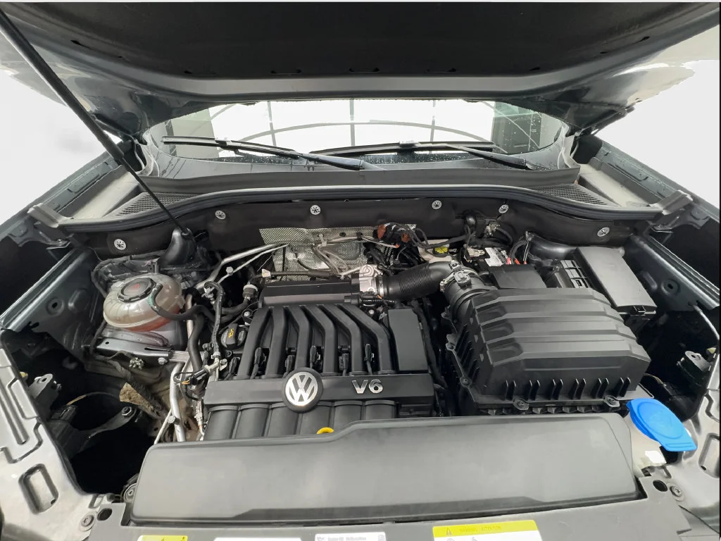 Used 2023 Gray Volkswagen 3.6L V6 SE w/Technology image 19
