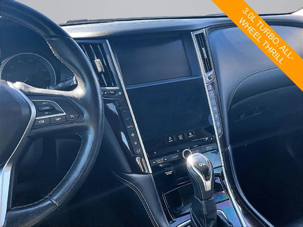 Used 2018 Blue INFINITI 3.0t LUXE image 6