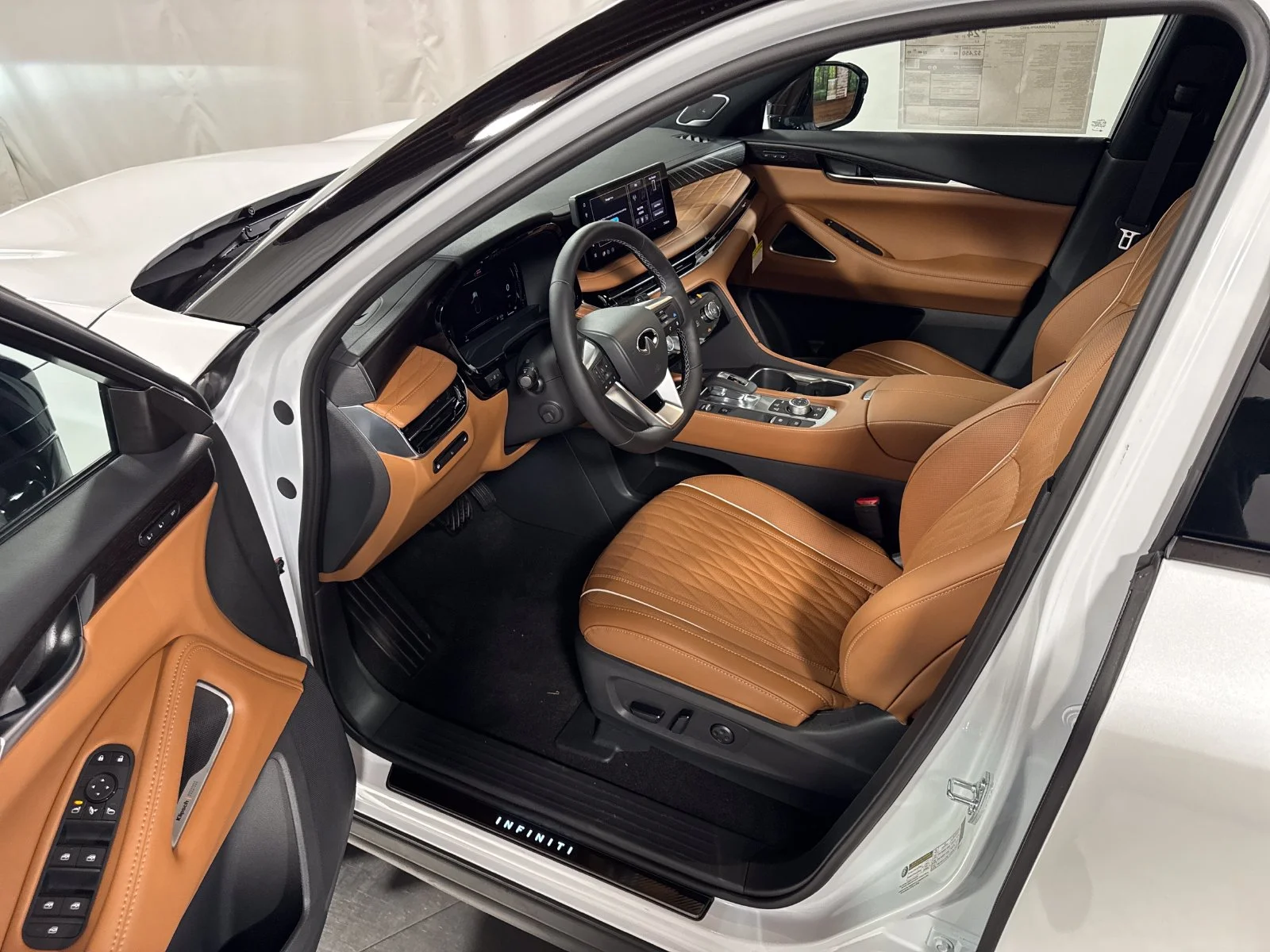 New 2027 2T RAD WHT INFINITI Autograph AWD image 3