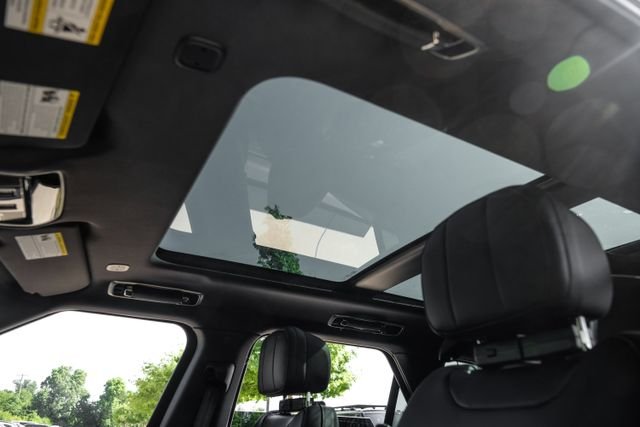 New 2026  Land Rover SE image 4