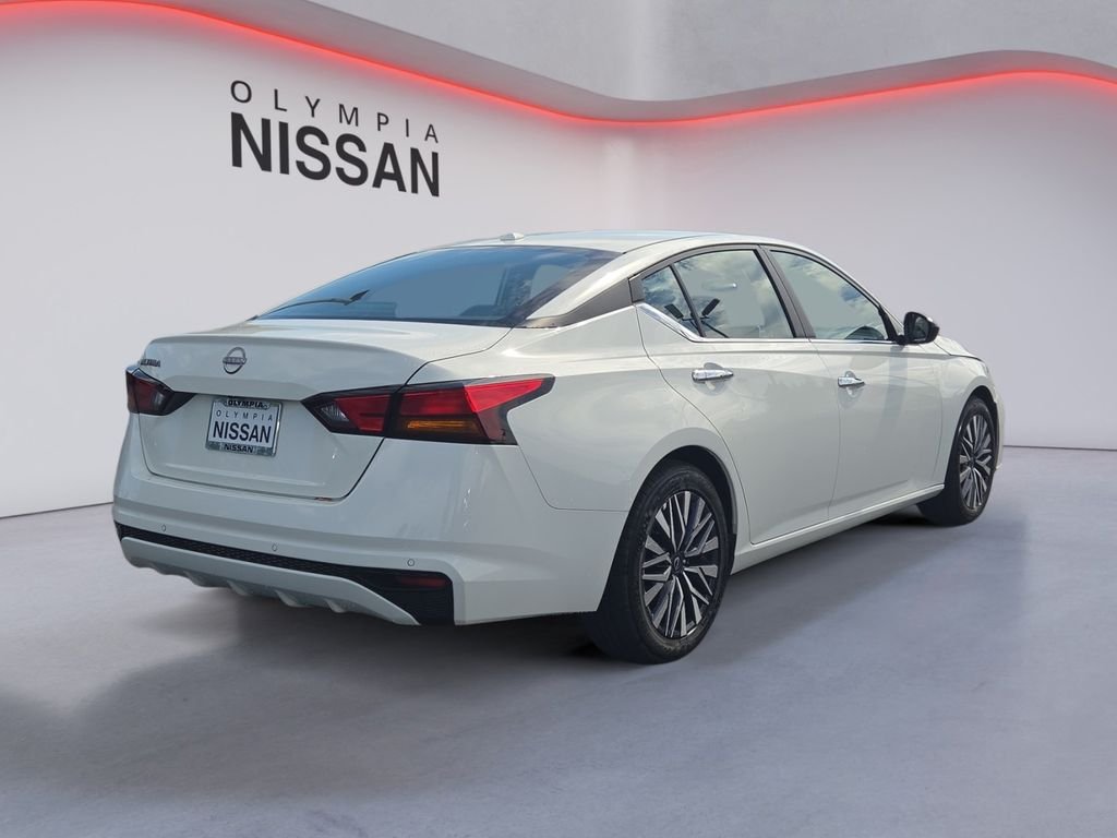 Used 2025 White Nissan 2.5 SV image 6