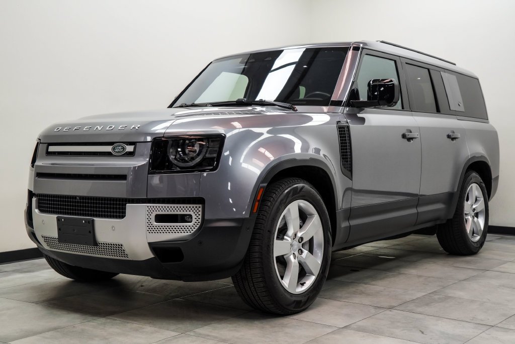 Used 2023 Gray Land Rover SE image 8
