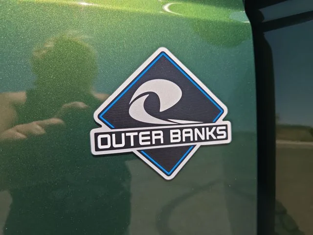 Used 2025 Green Ford Outer Banks image 32
