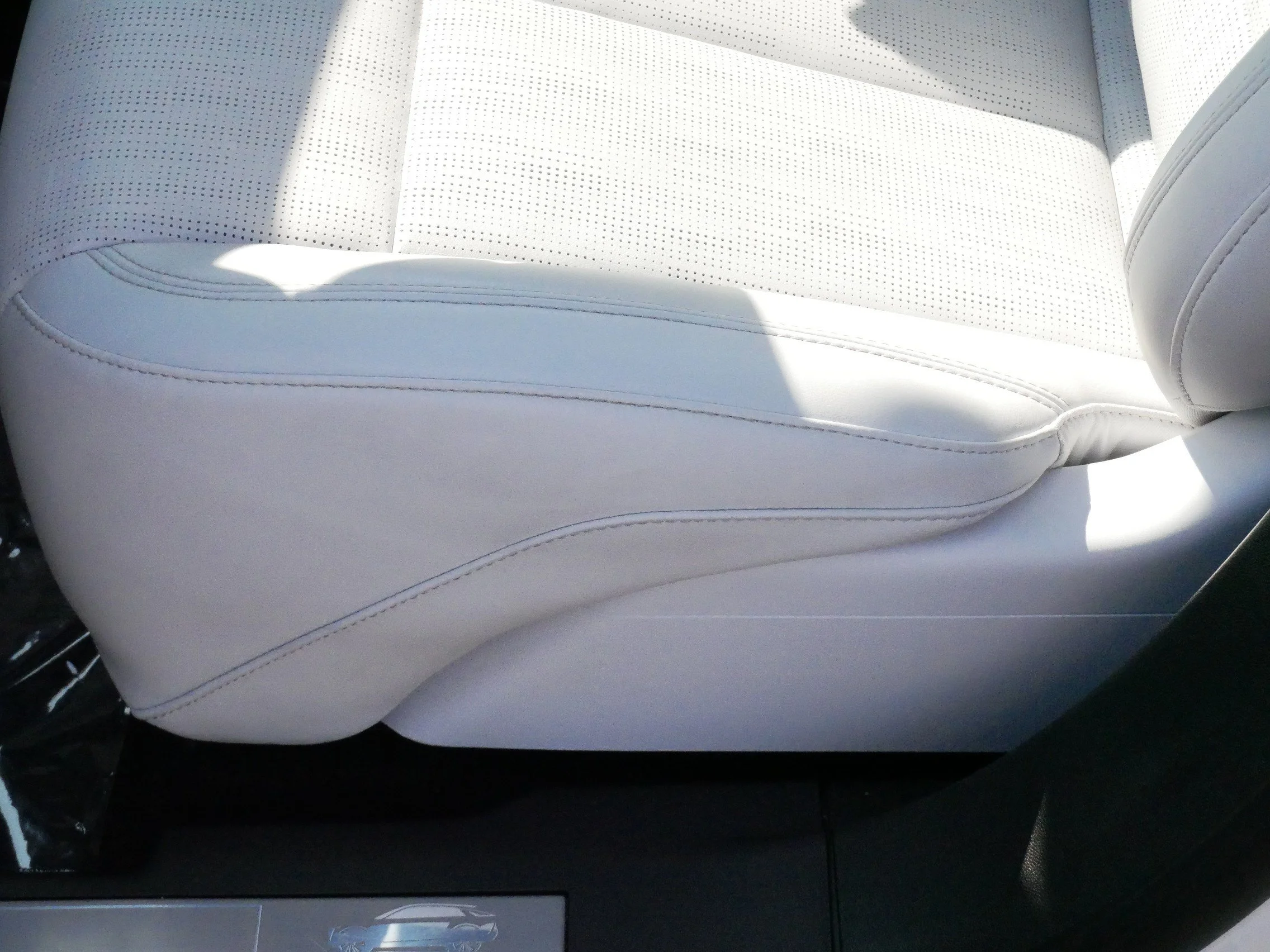 Used 2024 Crystal White Tricoat Cadillac Sport image 20