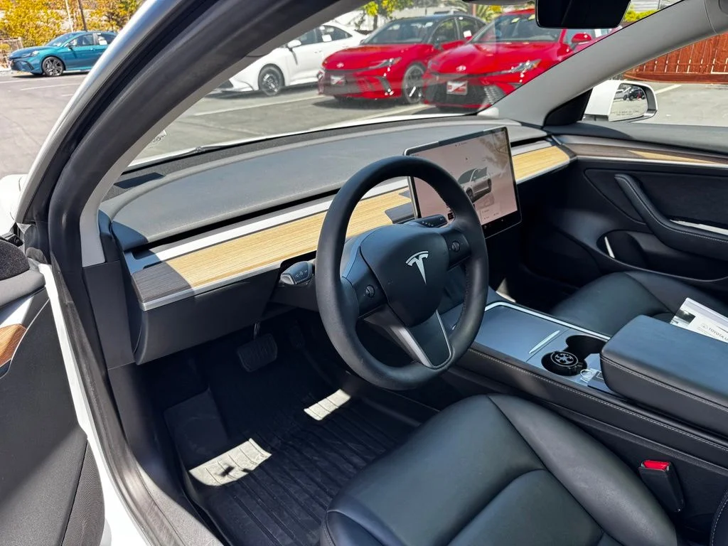 Used 2023  Tesla Base image 13