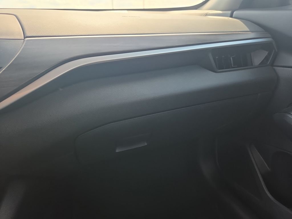 Used 2025 White Nissan 2.5 SV image 21