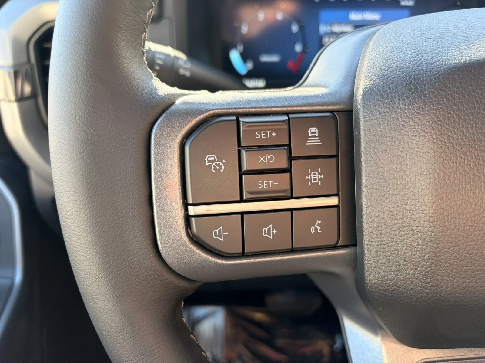 New 2026 Oxford White Ford XLT image 14