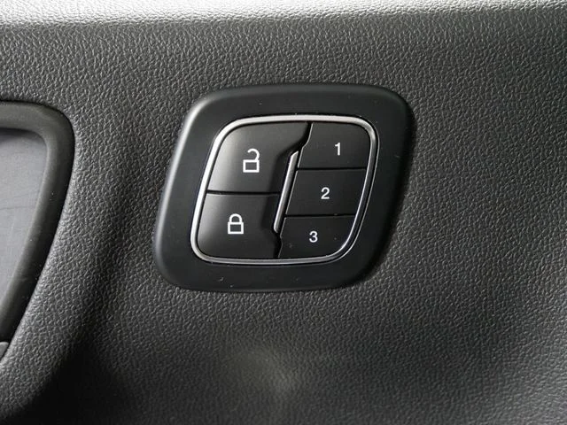 Used 2025  Ford Platinum image 17