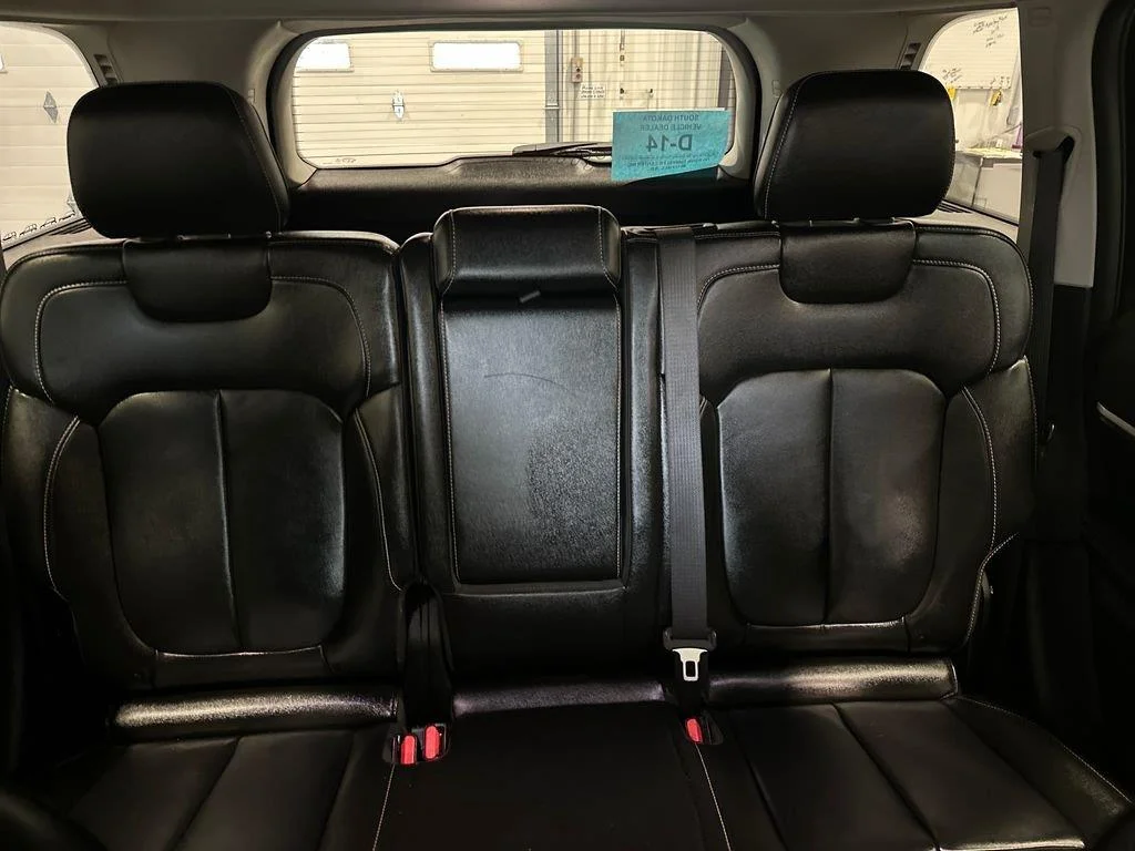 Used 2023 Gray Metallic Jeep Limited image 31