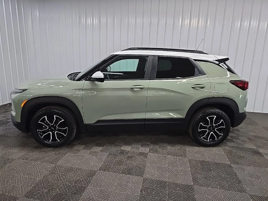 Used 2025 Green Chevrolet ACTIV image 5