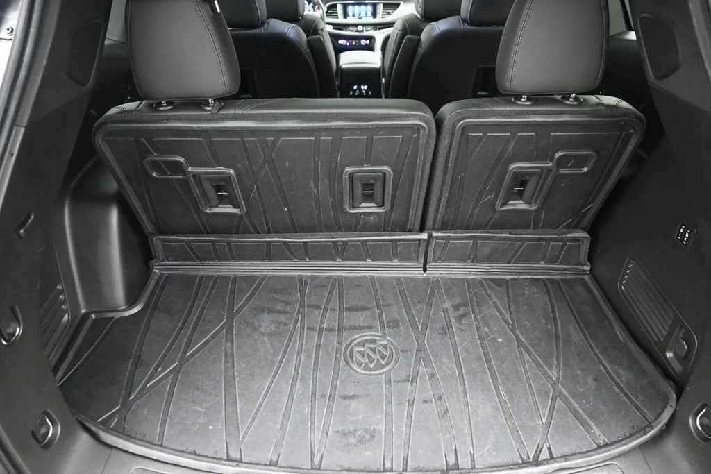 Used 2022 Black Buick Avenir image 11