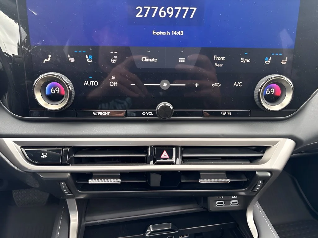 Used 2025 White Lexus RX 350h image 22