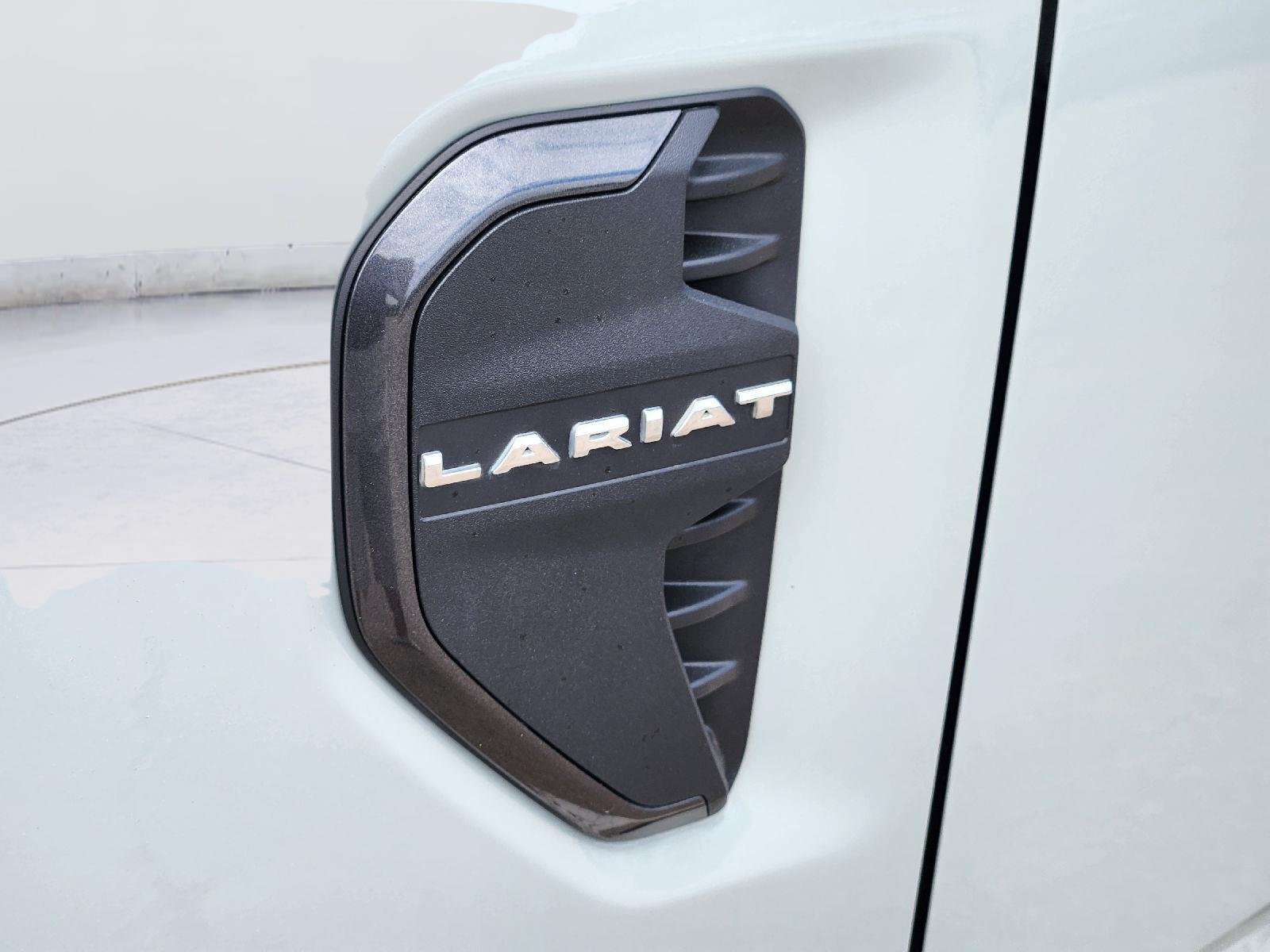 Used 2024 Cactus Gray Ford LARIAT image 11