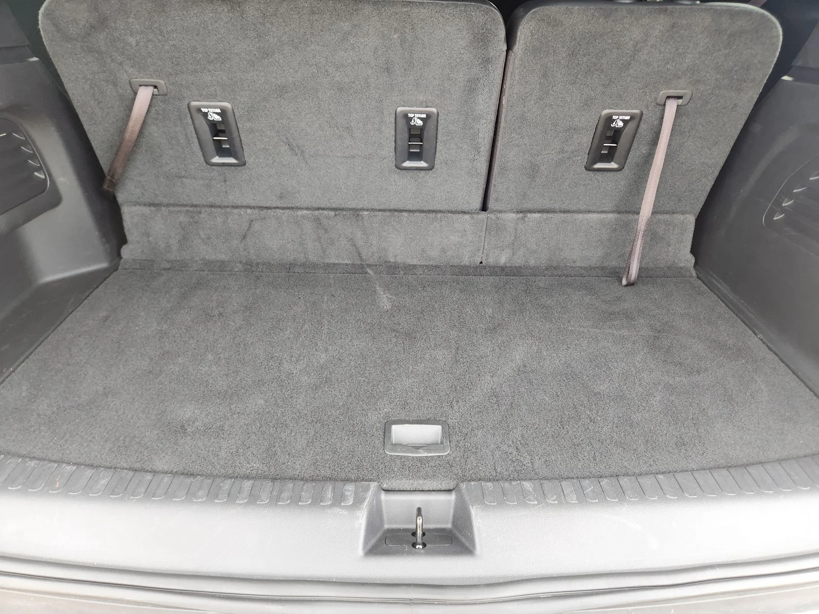 Used 2025 Gray Chevrolet Z71 image 31