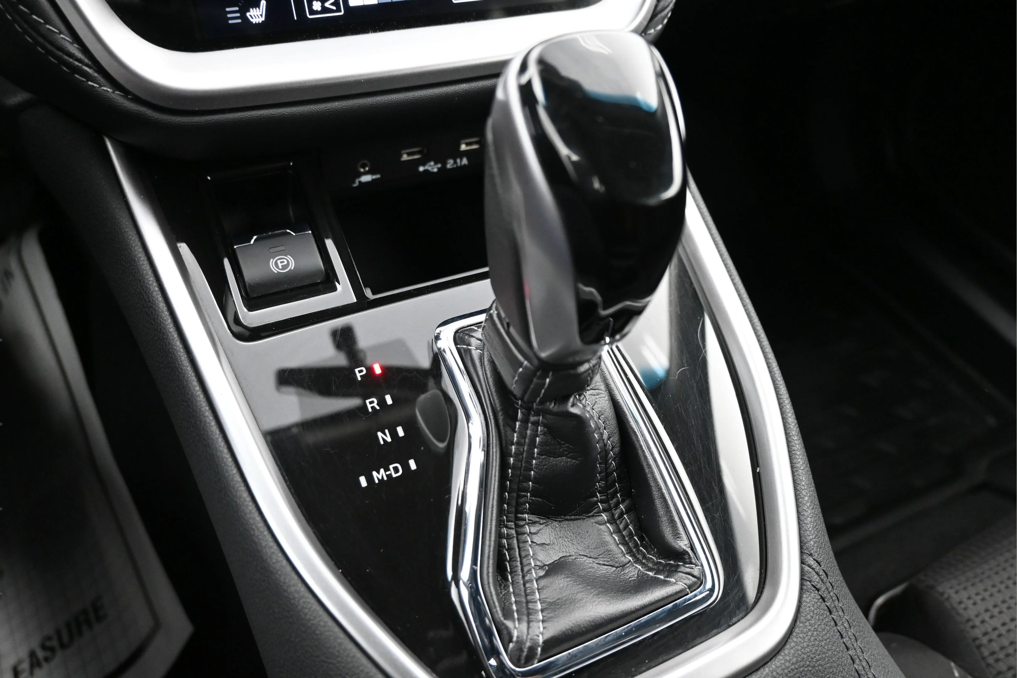 Used 2021 Ice Silver Metallic Subaru Premium image 23