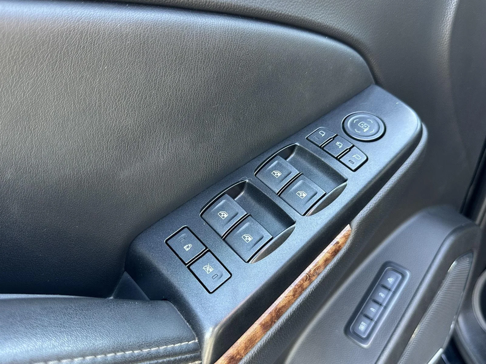 Used 2017 Black Chevrolet Premier image 13