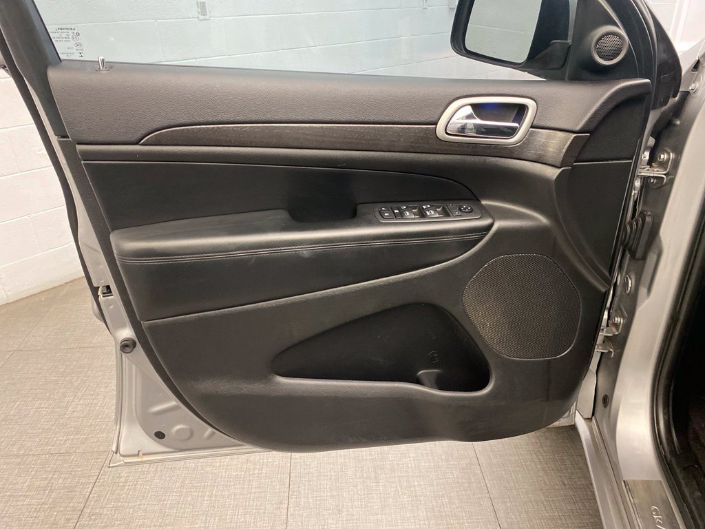 Used 2018 Silver Jeep Altitude image 21