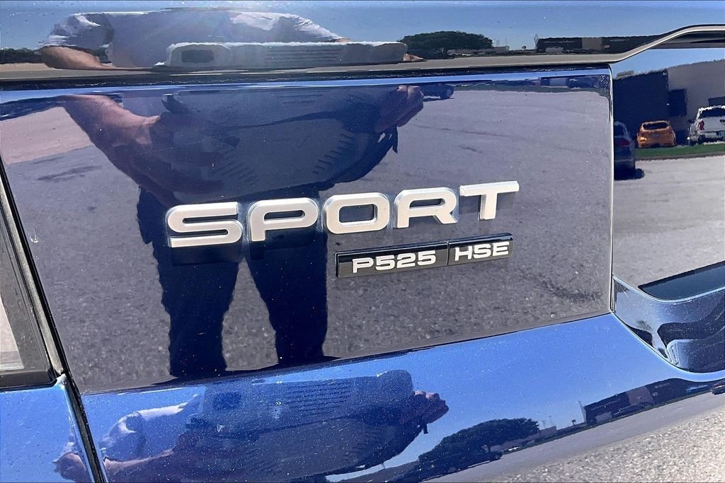 Used 2022 Blue Land Rover HSE Dynamic image 31