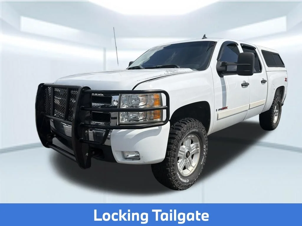 Used 2007 White Chevrolet LT image 2