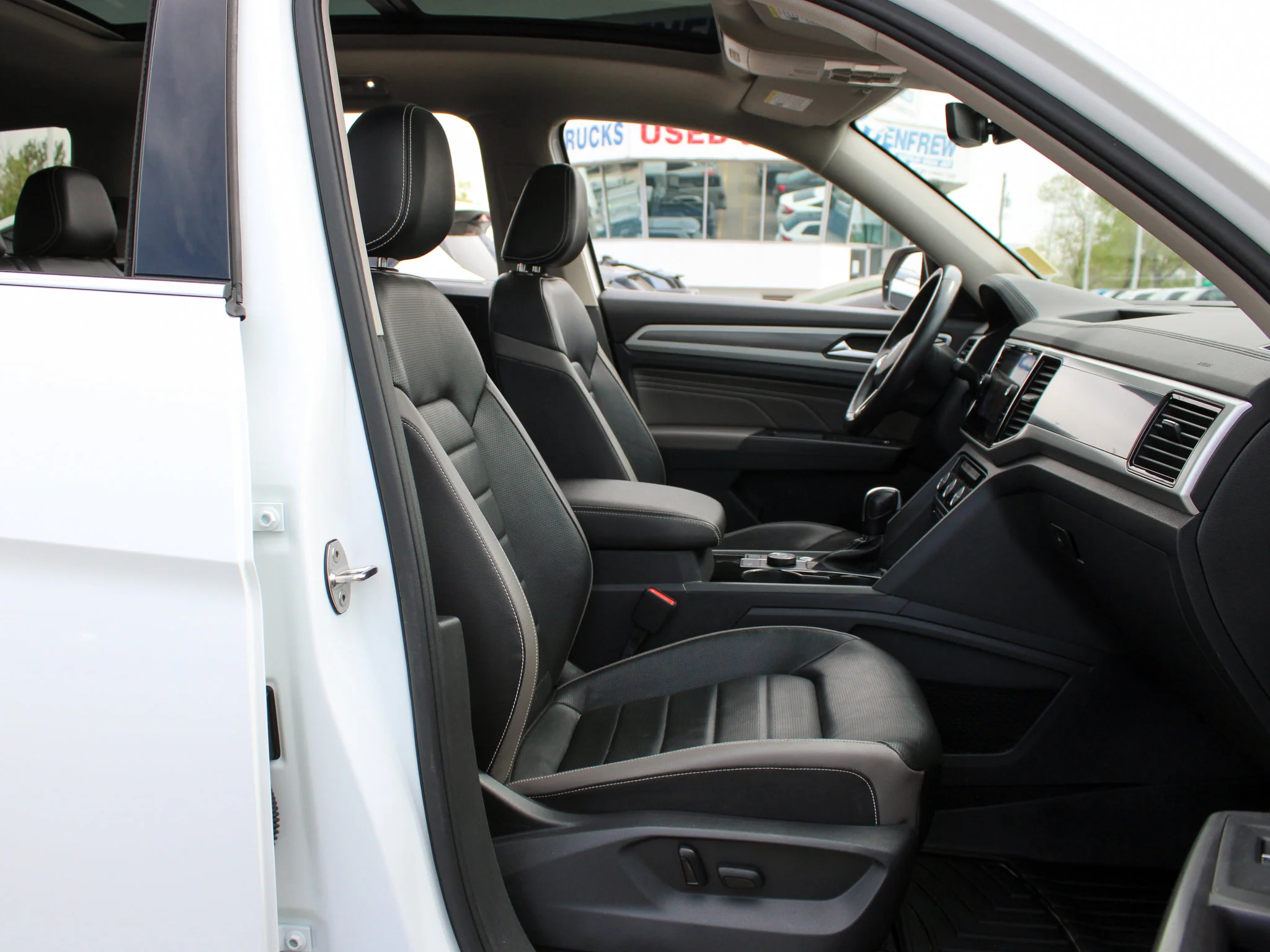 Certified Used 2022 White Volkswagen Execline * R-Line | No Accidents | V6 | Apple CarPlay | Fender Audio | Heated Seats | Sunroof image 22