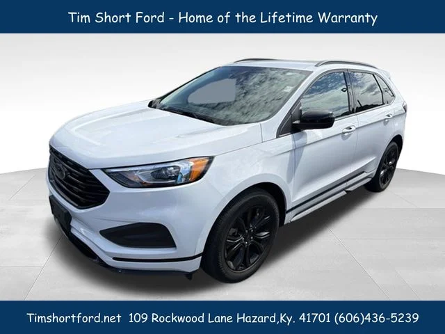 Used 2022 White Ford SE image 1