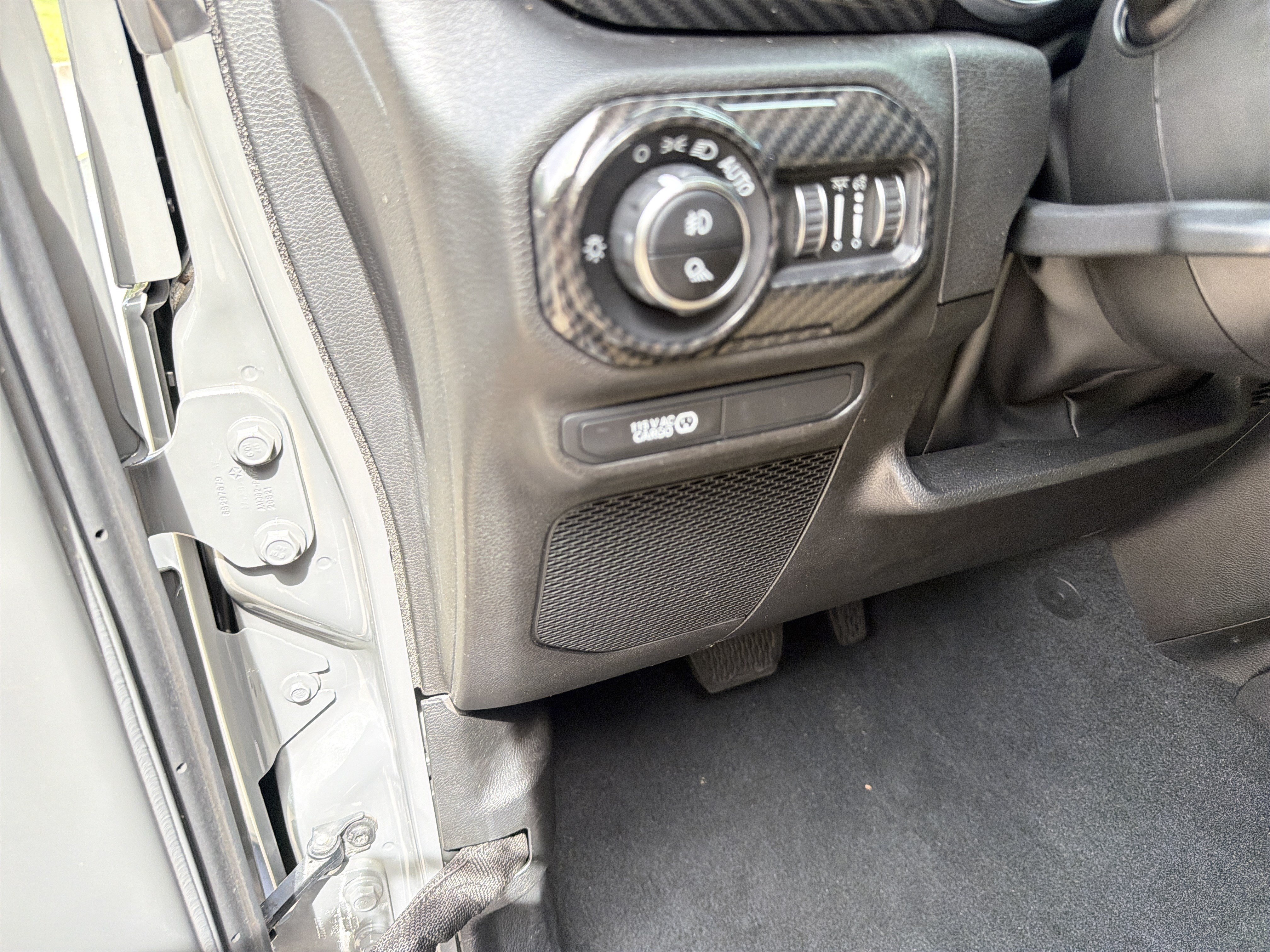 Used 2022 Sting-Gray Clearcoat Jeep Overland image 18