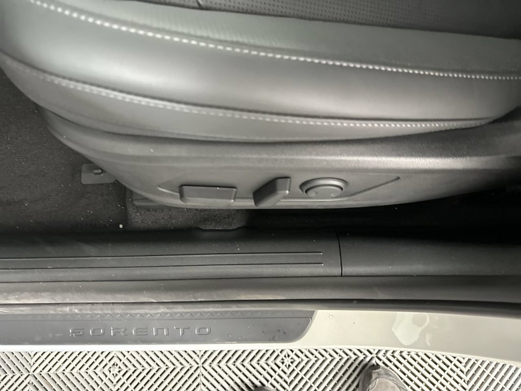 New 2026 Ivory Silver Kia S image 4