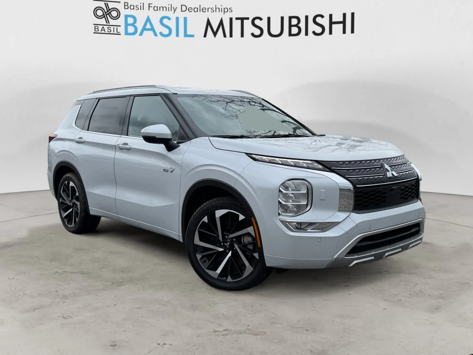 2025 Mitsubishi Outlander Plug-in Hybrid SEL S-AWC's photo