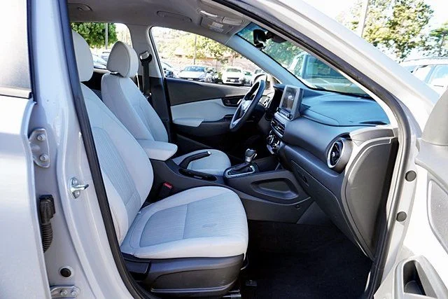 Used 2023 Silver Hyundai SEL image 10