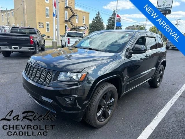 Used 2015  Jeep Altitude image 1