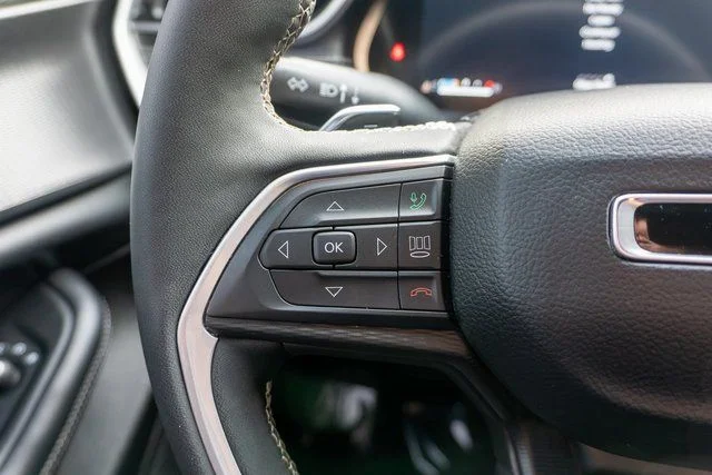Used 2025 Gray Jeep Altitude X image 21
